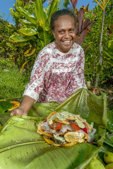 A Melanesian woman with bougna