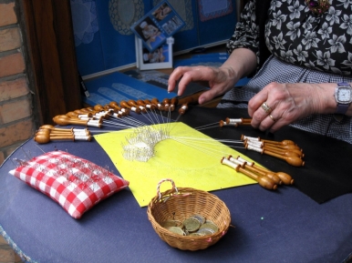 Making lace by hand, a traditional and time-consuming process