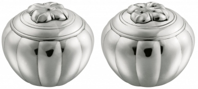 Melon-inspired salt and pepper shakers