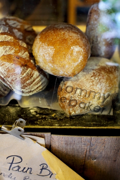 Fresh bread at Tommy Le Baker