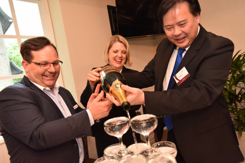 Toasting to The Tank Stream Hotel: Ezio Russa (left) and Tan Boon Lee (right)