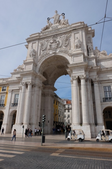 The magnificent arch that leads to Rua Augusta Street