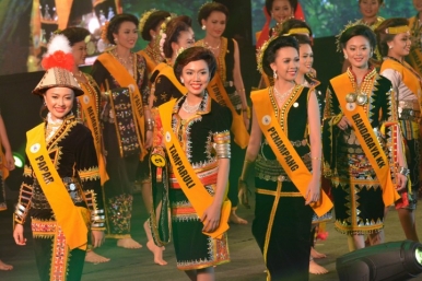 Participants of the Unduk Ngadau pageant to select the Harvest Queen
