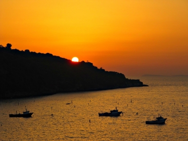 The gorgeous Amalfi Coast sunset © Freeimages