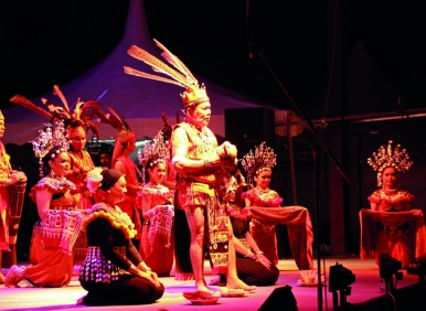 The traditional miring ceremony performed by the Iban community Photo © Sarawak Tourism Board