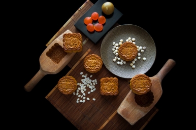 Li Yen Mooncakes Photo © Ritz-Carlton KL