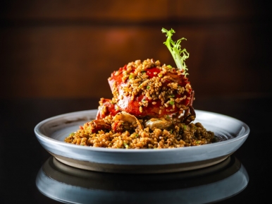 Braised Hele Crab with Japanese Rice in Hoisin Sauce © Mandarin Oriental, Jakarta