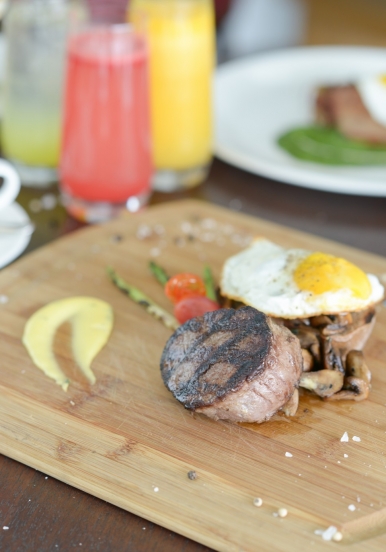 Fillet Mignon with Fried Egg, Sauté Mushrooms and Olive Oil