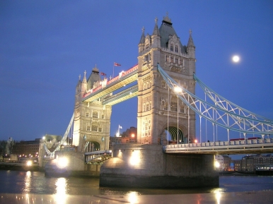 The iconic London Bridge, Photo © Freeimages