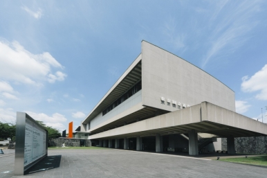 The exterior of The National Museum of Modern Art, Tokyo