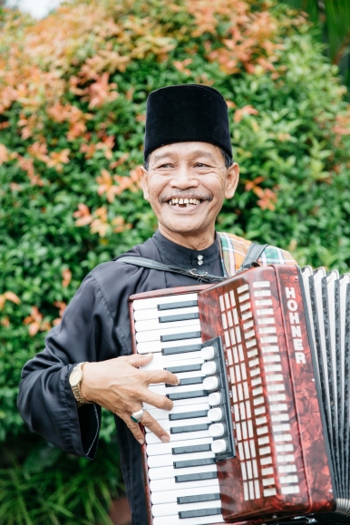 Popular in folk music, the accordion has its place in cempuling