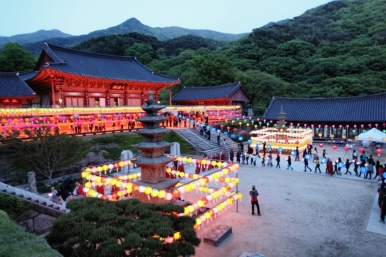 Temples come to life at night with hundreds of lit lanterns