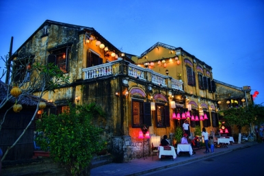 Old colonial mansions have been turned into atmospheric restaurants