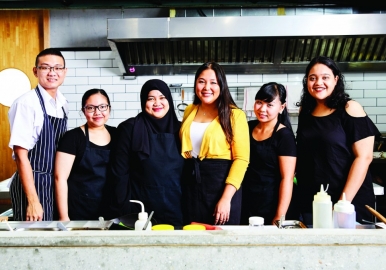 Illi with her staff and apprentices at Agak Agak