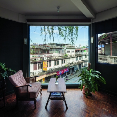 A room with views of the neighbourhood at Ba Hao