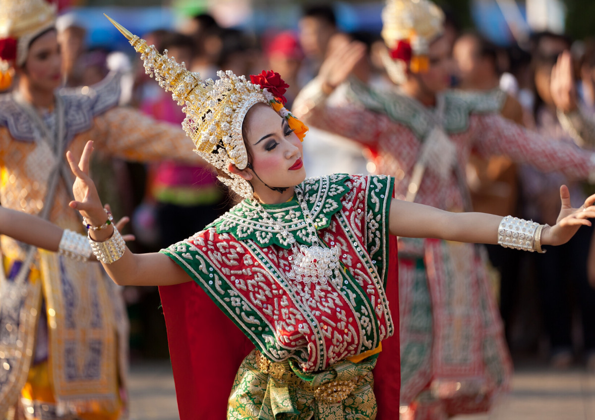 Traditional ramwong dance