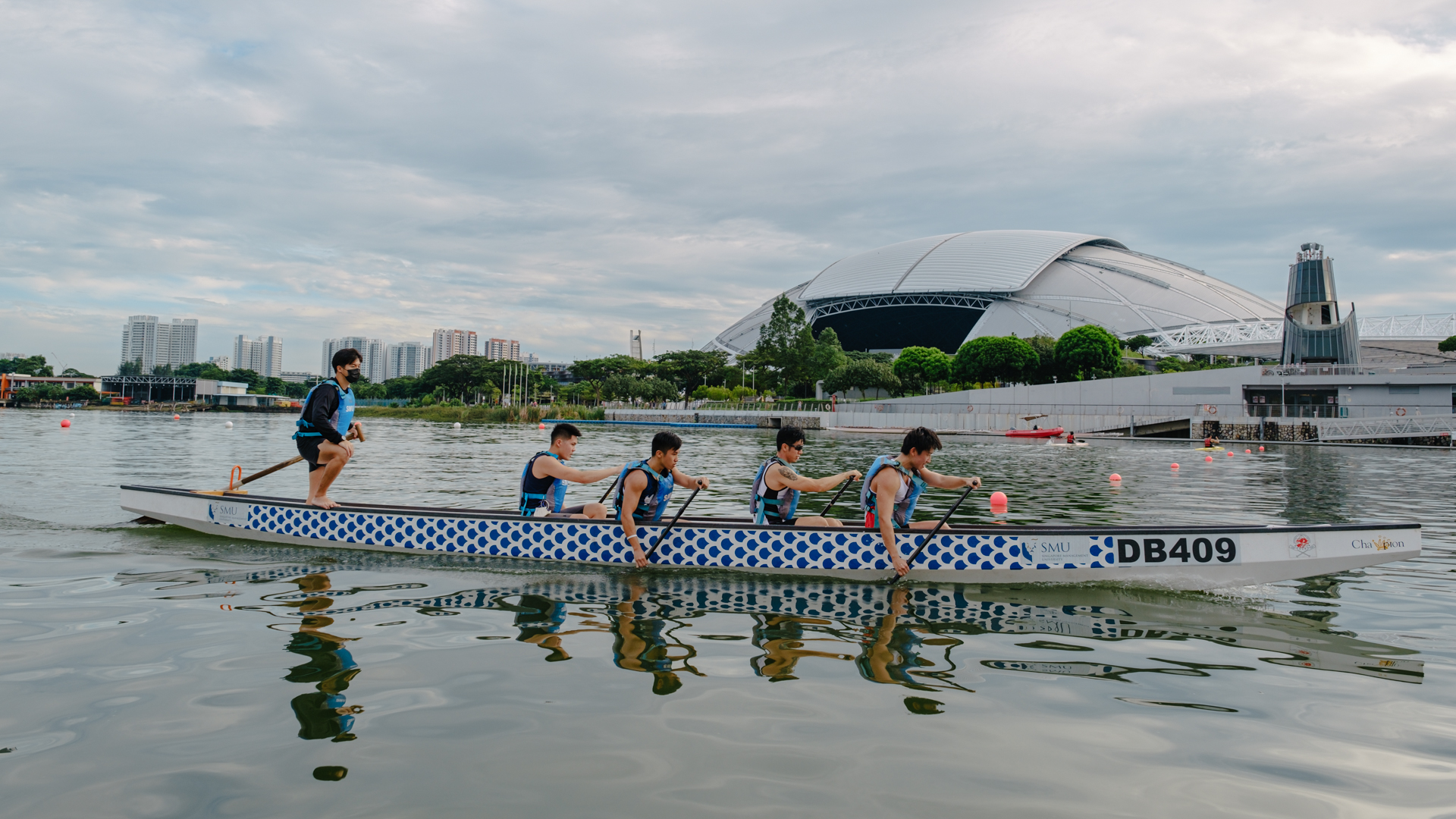 Dragon boaters along the Kallang Basin in Singapore
