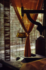 A shirodhara pot that gently drips oil onto one’s forehead