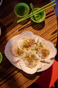 Steamed scallops with garlic and glass noodles