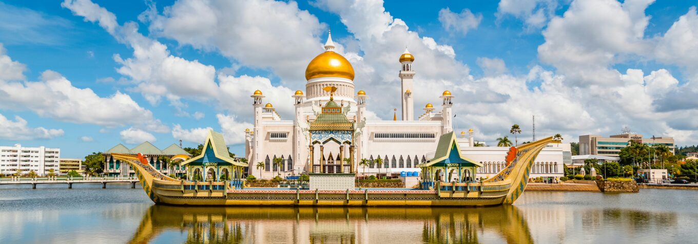 Omar Ali Saifuddien Mosque in Brunei