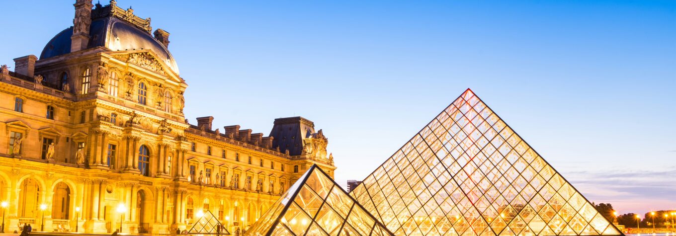 Louvre museum at dusk